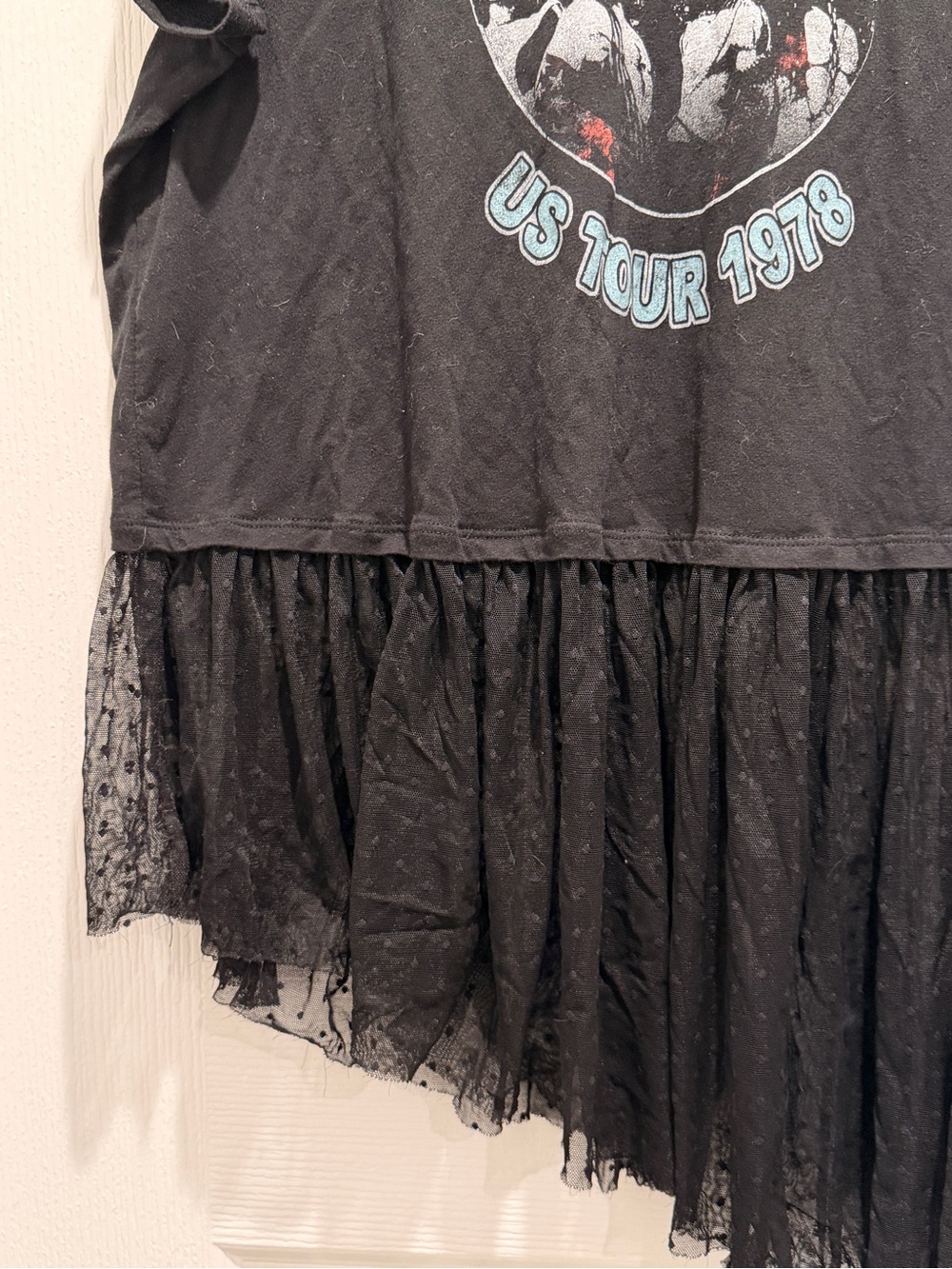 KISS Band Tee Dress Lace Hem Asymmetrical Graphic Top Size 2 Black - Picture 5 of 7